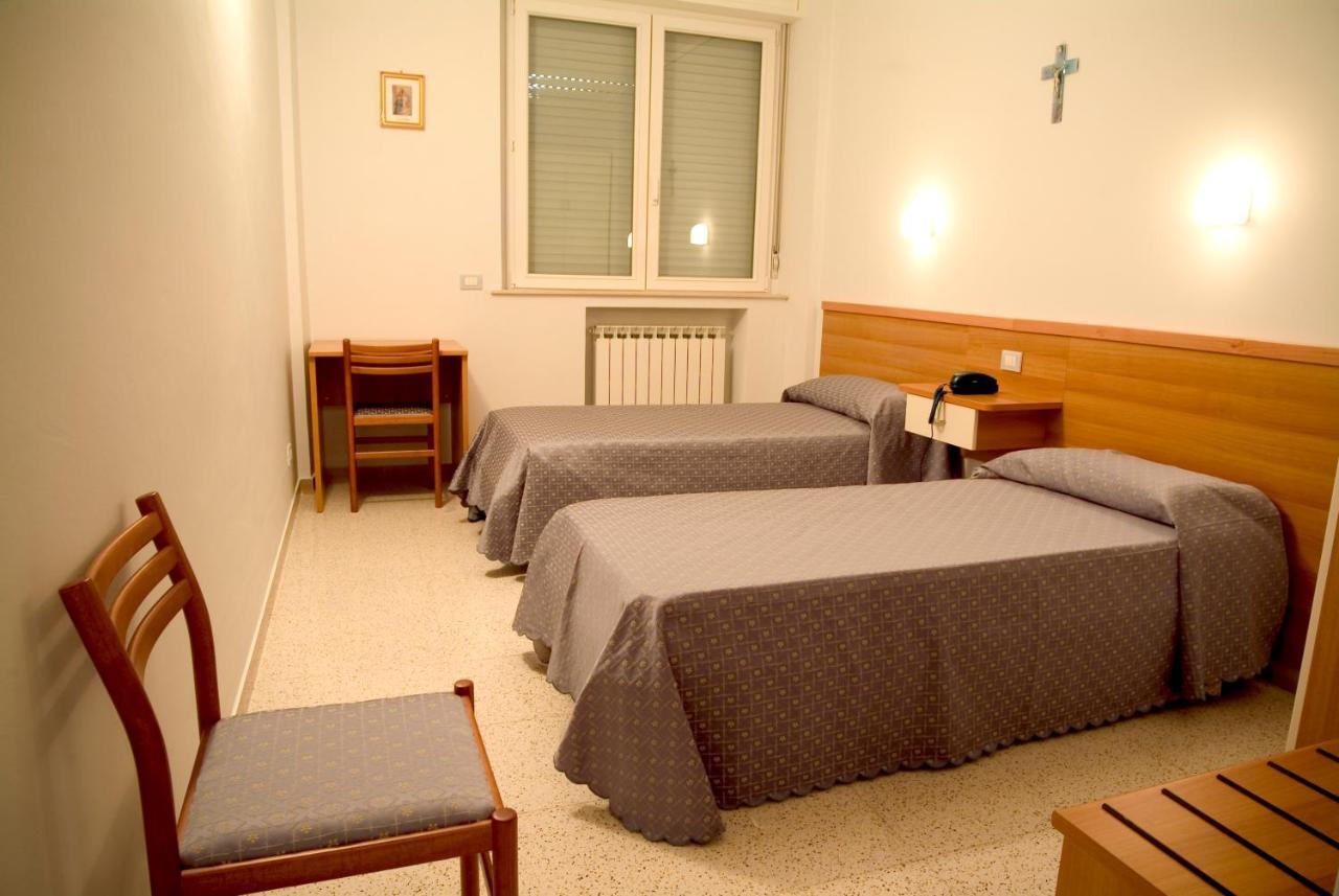 Hotel Casa Religiosa Di Ospitalita Nazareno Spoleto Zimmer foto